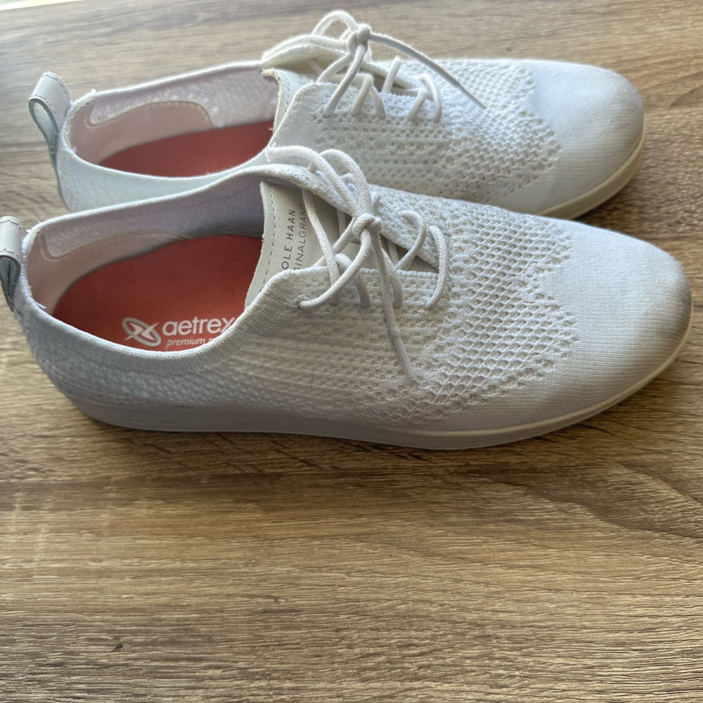 Barely worn. Super comfy!!
